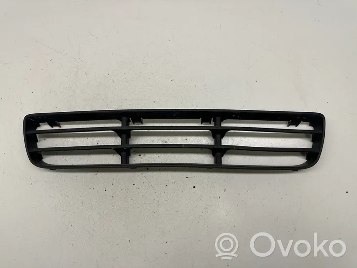 Volkswagen Bora Grille inférieure de pare-chocs avant 1J5853677B