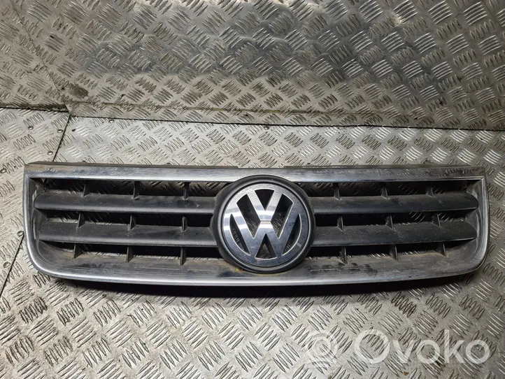 Volkswagen Touareg I Grotelės priekinės 7L6853653