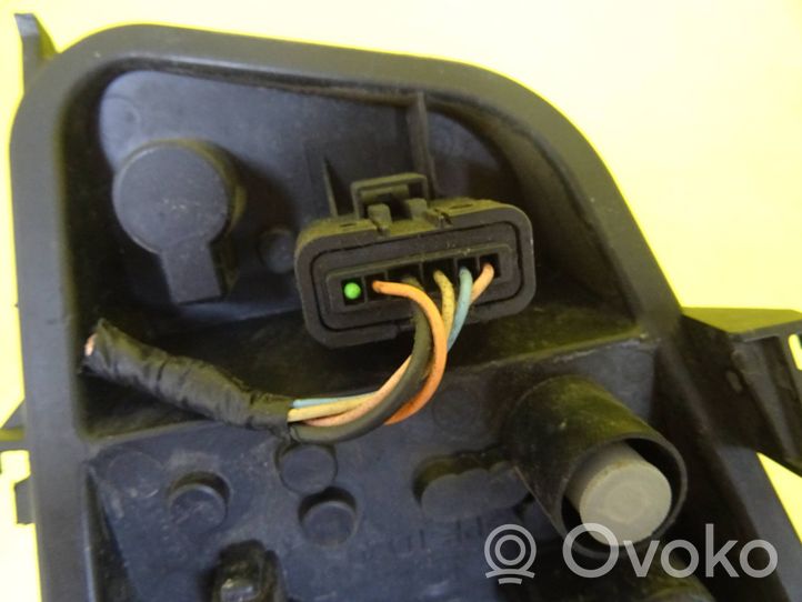 Renault Clio III Porte ampoule de feu arrière 89065088