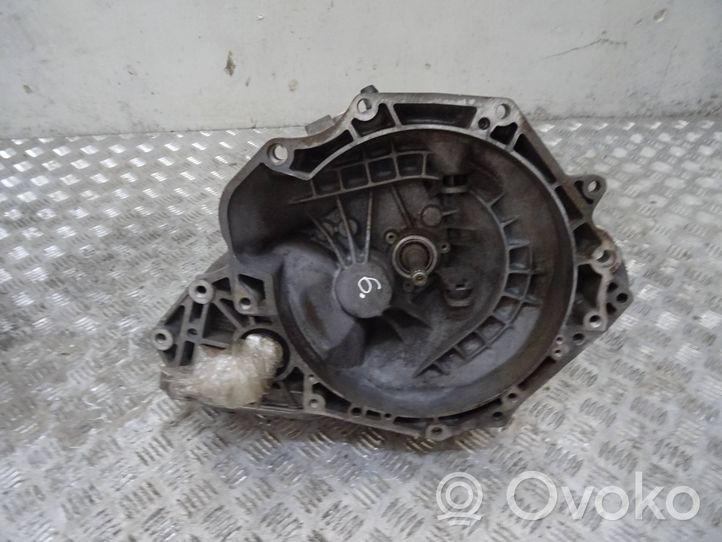 Opel Zafira A Mechaninė 5 pavarų dėžė F17C419