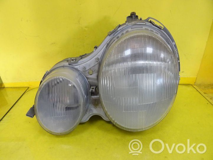 Mercedes-Benz E AMG W210 Lampa przednia 