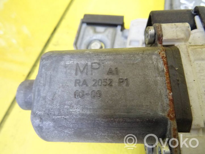 Mitsubishi Colt Moteur de lève-vitre de porte avant 0130022207