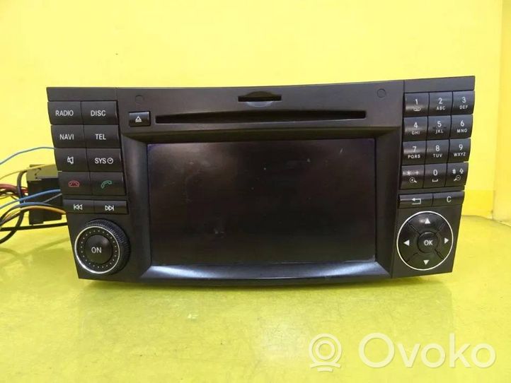 Mercedes-Benz E W211 Verkleidung Radio / Navigation 
