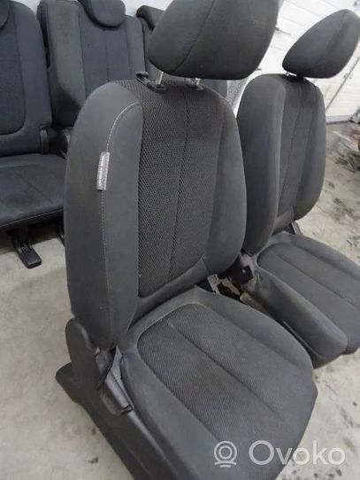 KIA Carens II Set sedili 