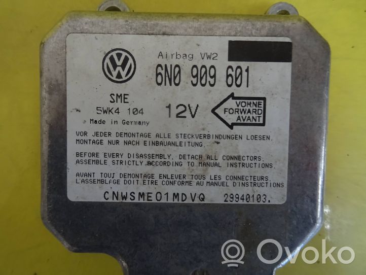 Volkswagen PASSAT B4 Turvatyynyn ohjainlaite/moduuli 6N0909601