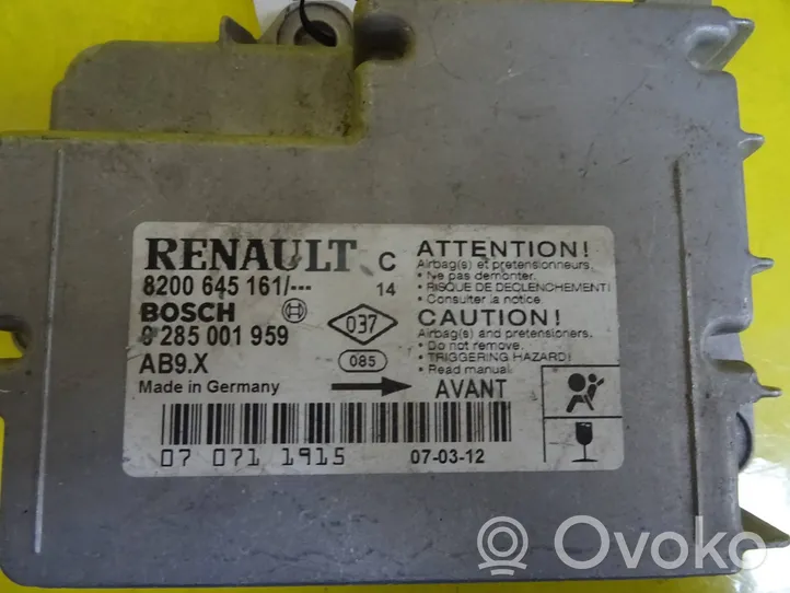 Renault Clio III Module de contrôle airbag 8200645161