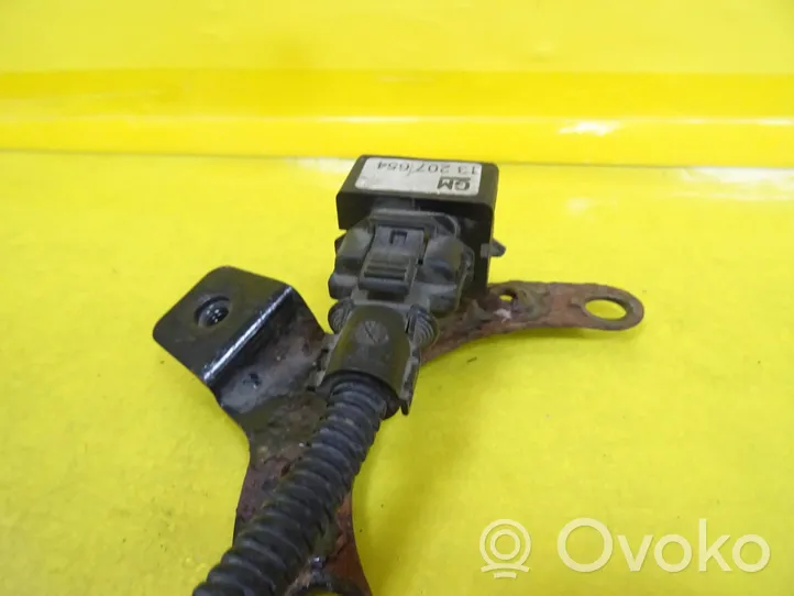 Opel Vectra C Czujnik prędkości obrotowej koła ABS 13207654