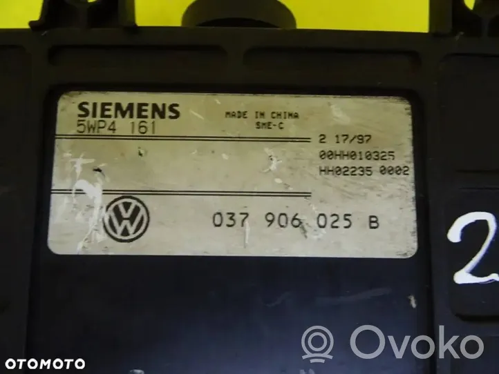Volkswagen Sharan Sterownik / Moduł ECU 037906025B