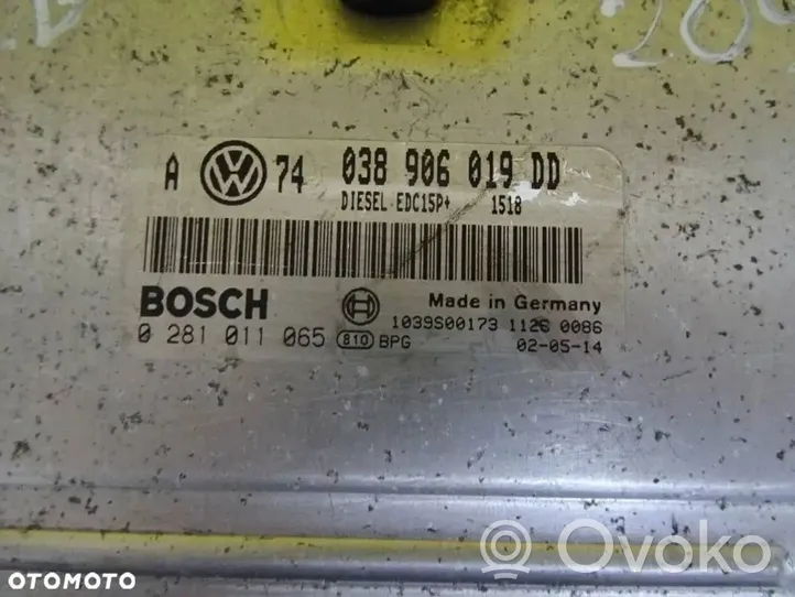 Volkswagen New Beetle Variklio valdymo blokas 038906019DD