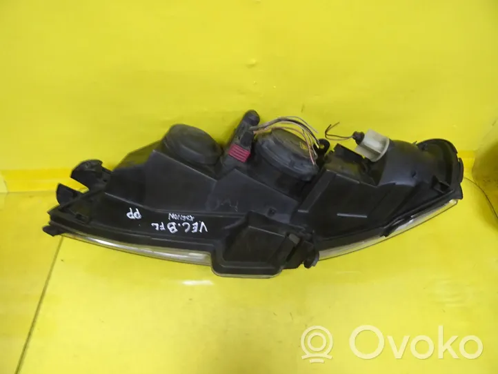 Opel Vectra B Lampa przednia 0301179272