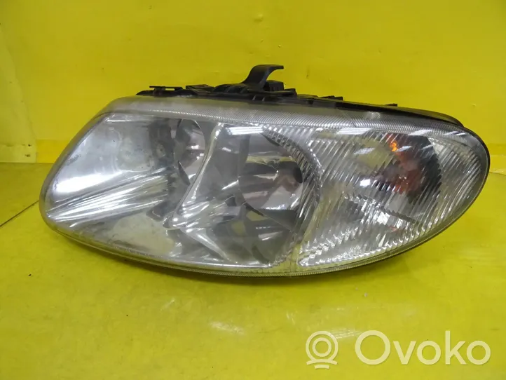 Chrysler Voyager Lampa przednia 04857703AB