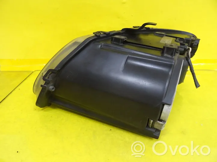 Chrysler Voyager Lampa przednia 04857702AB