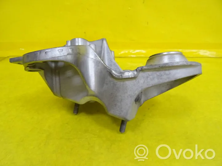 Audi A4 S4 B6 8E 8H Engine mounting bracket 8E0199352F