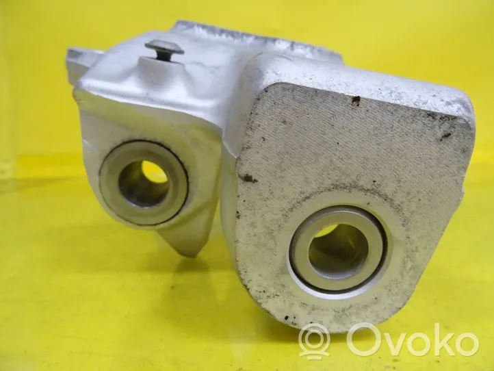 Audi A4 S4 B6 8E 8H Pivot de moyeu avant 8E0258F