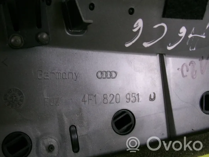 Audi A6 S6 C6 4F Kojelaudan sivutuuletussuuttimen kehys 4F1820951