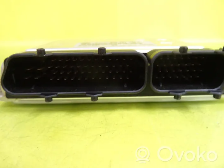 Volkswagen PASSAT B5 Calculateur moteur ECU 8D0907558F