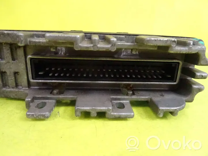 Volkswagen Golf III Calculateur moteur ECU 0261200701