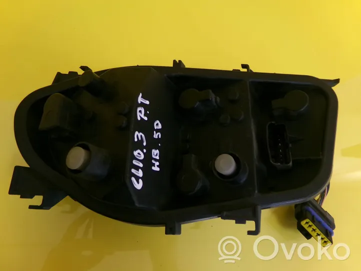 Renault Clio III Porte ampoule de feu arrière 89035088