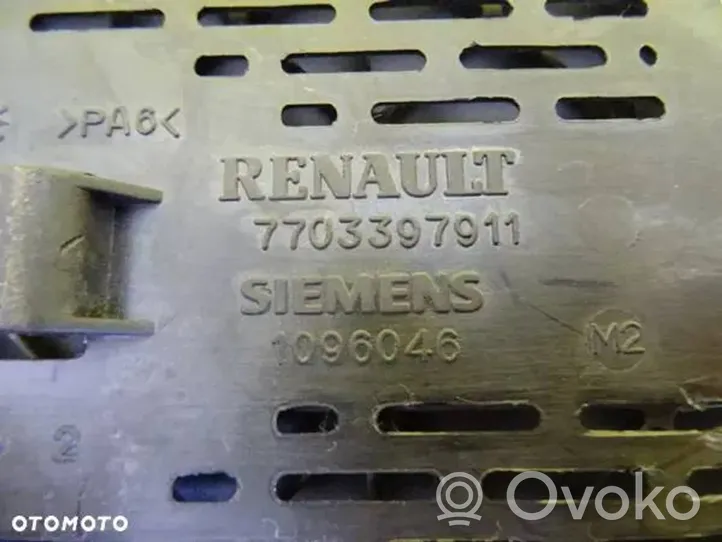 Renault Scenic I Saugiklių dėžė (komplektas) 7703297930