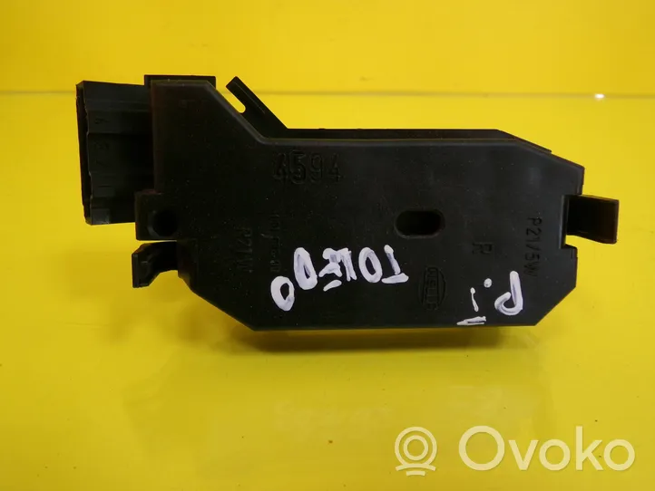 Seat Toledo I (1L) Portalampada fanale posteriore 961638-00