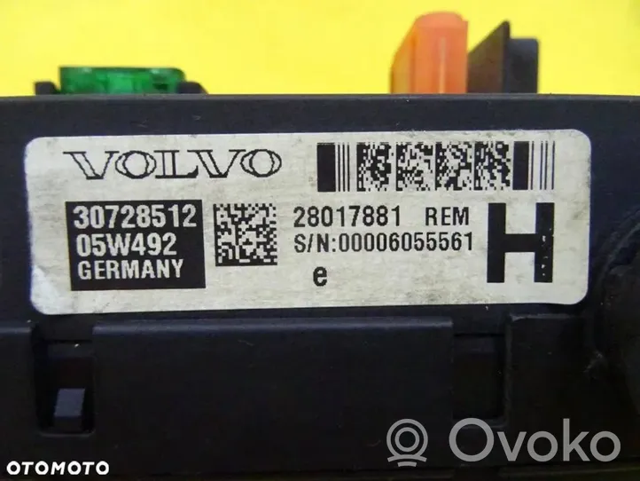 Volvo S70  V70  V70 XC Boîte à fusibles 30728512