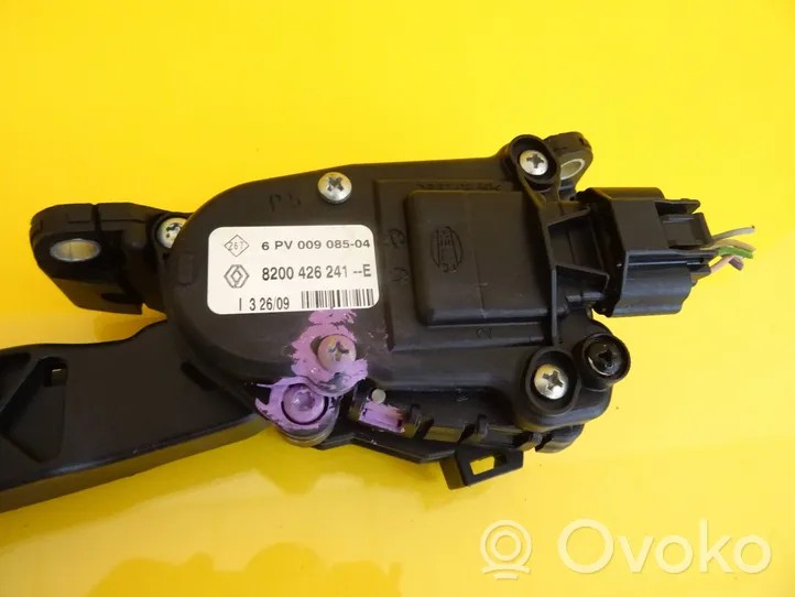 Renault Twingo II Accelerator throttle pedal 8200426241E