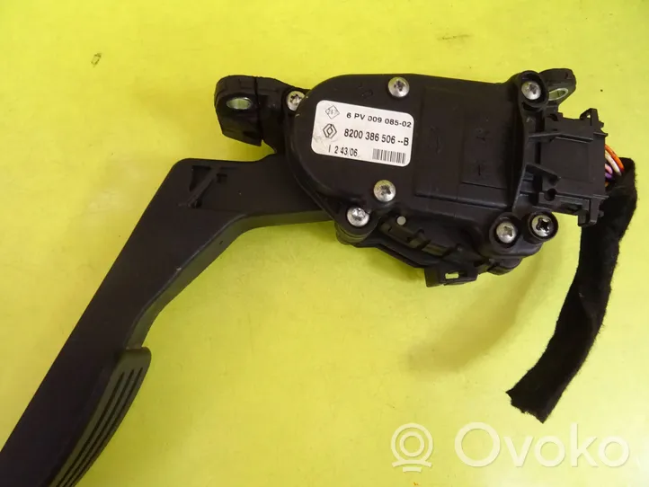 Dacia Logan I Accelerator throttle pedal 8200386506B