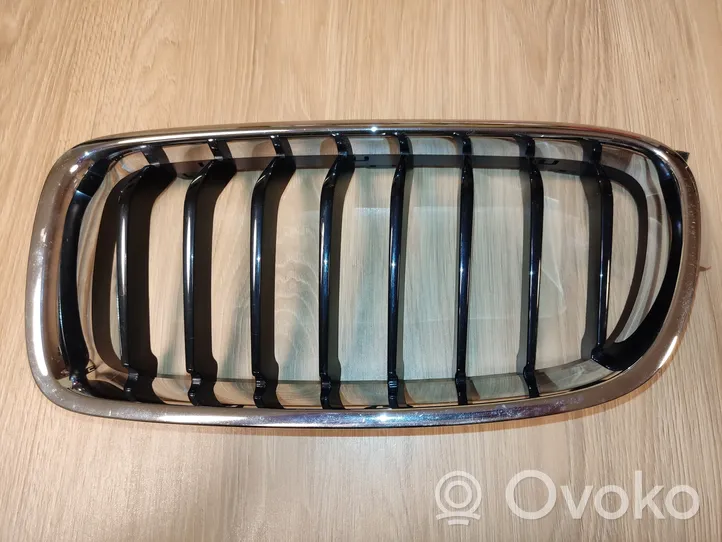 BMW 3 F30 F35 F31 Grille calandre supérieure de pare-chocs avant 7307763