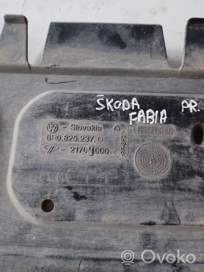 Skoda Fabia Mk3 (NJ) Moottorin alustan välipohjan roiskesuoja 6R0825237D