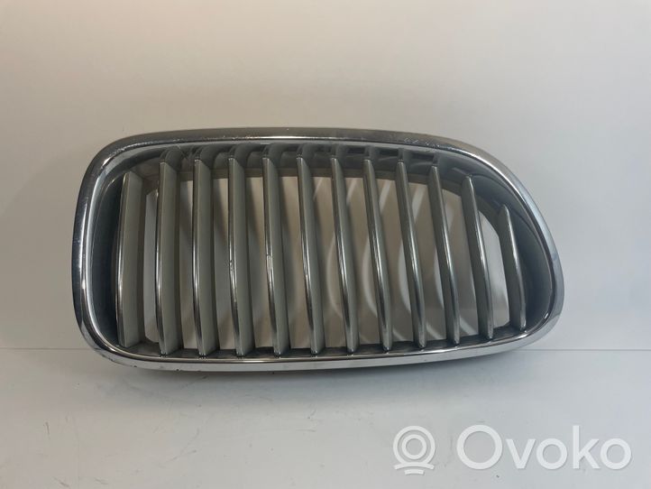 BMW 5 F10 F11 Grille calandre supérieure de pare-chocs avant 7200728