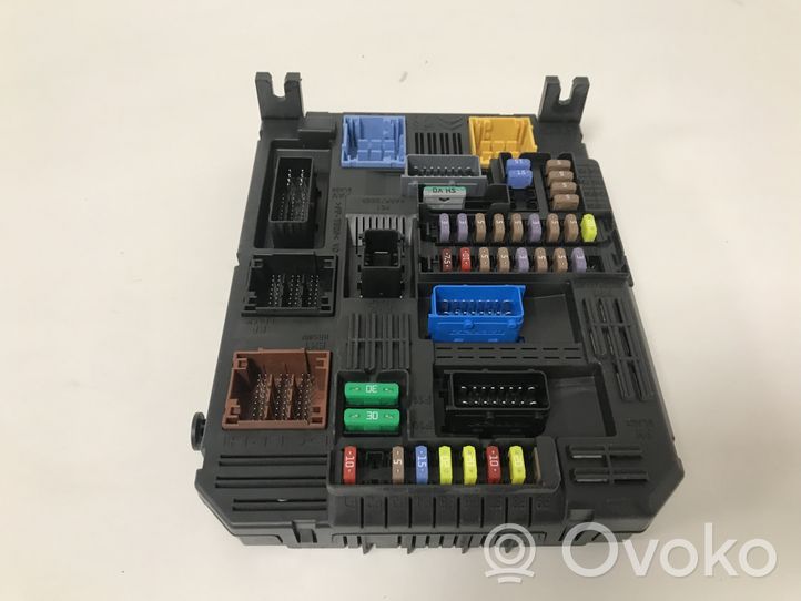 Citroen C4 Grand Picasso Fuse module 9819851380