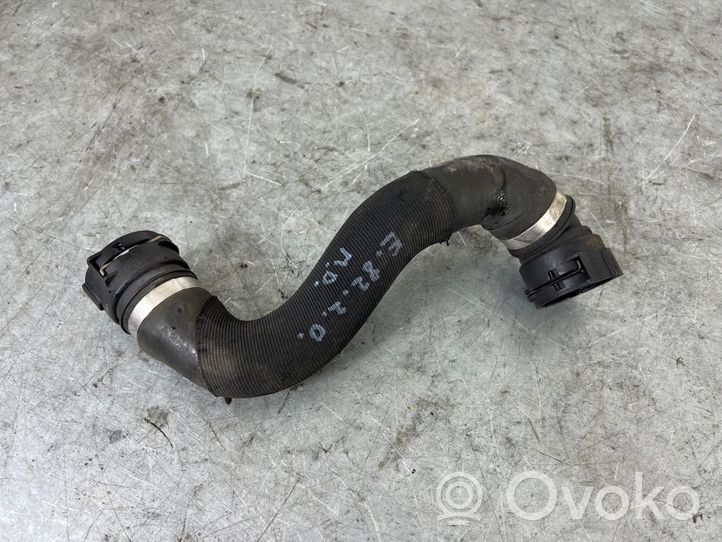 BMW 1 E82 E88 Tubo flessibile del liquido di raffreddamento del motore 7796870