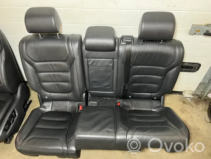 Volkswagen Touareg II Set di rivestimento sedili e portiere 