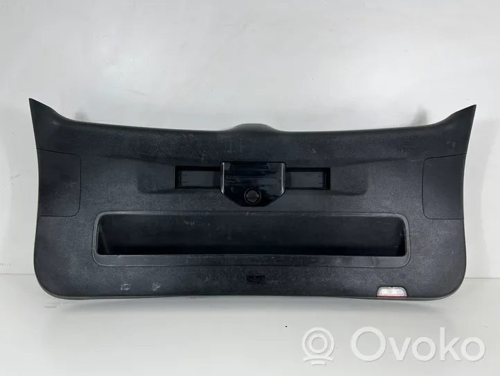 Volkswagen Touareg II Rivestimento portellone posteriore/bagagliaio 7P6863291