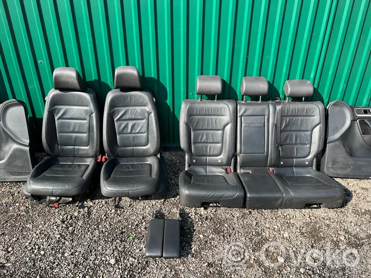 Volkswagen Touareg II Set di rivestimento sedili e portiere 