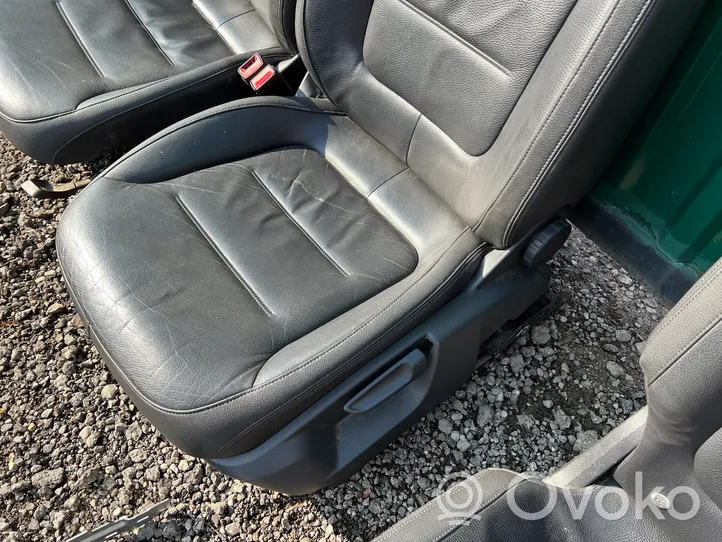 Volkswagen Touareg II Set di rivestimento sedili e portiere 