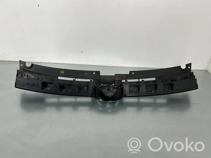 Volkswagen Touareg II Griglia superiore del radiatore paraurti anteriore 7P6853651A