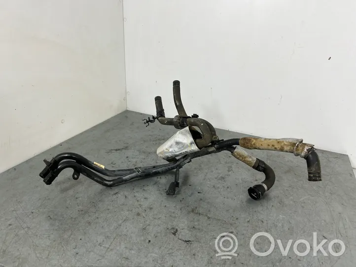 Volkswagen Touareg II Tuyau de liquide de refroidissement moteur 7P6121070AK