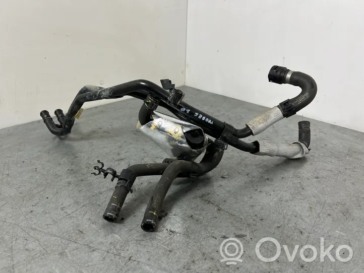 Volkswagen Touareg II Tubo flessibile del liquido di raffreddamento del motore 7P6121070AK