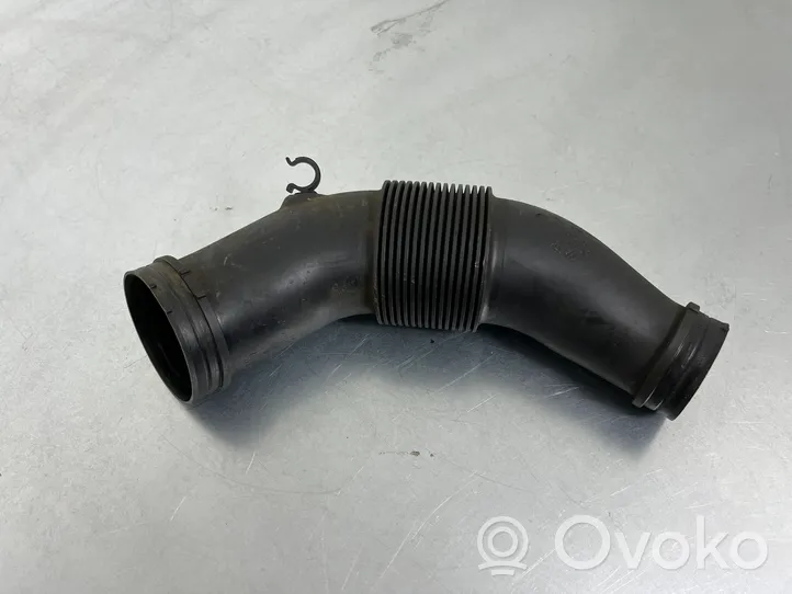 Volkswagen Touareg II Parte del condotto di aspirazione dell'aria 7P0129627B