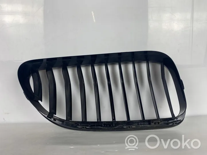 BMW 6 F12 F13 Maskownica / Grill / Atrapa górna chłodnicy 51137212849