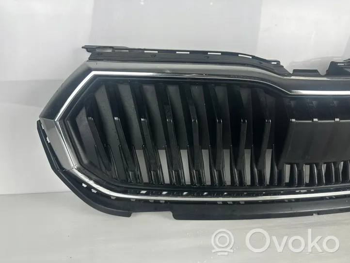 Skoda Octavia Mk4 Grille calandre supérieure de pare-chocs avant 6VA853653