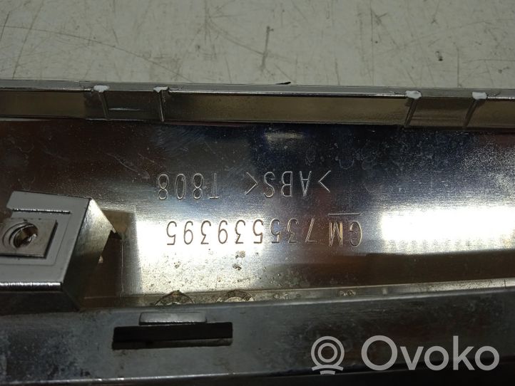 Opel Combo D Grille calandre supérieure de pare-chocs avant 735539395