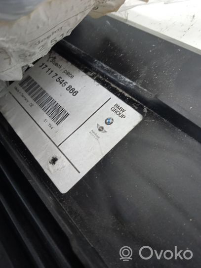 BMW 6 E63 E64 Apatinė dalis radiatorių panelės (televizoriaus) 17117545866