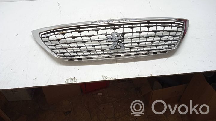 Peugeot 5008 Grille calandre supérieure de pare-chocs avant 9815336077