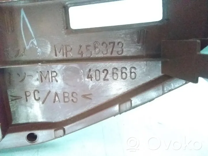 Mitsubishi Montero Listwa wykończeniowa drzwi przesuwanych MR402666