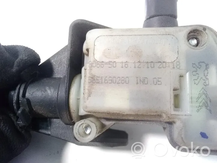 Citroen C4 II Moteur de verrouillage trappe à essence 9651690280