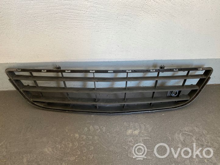 Opel Corsa D Mascherina inferiore del paraurti anteriore 13179942