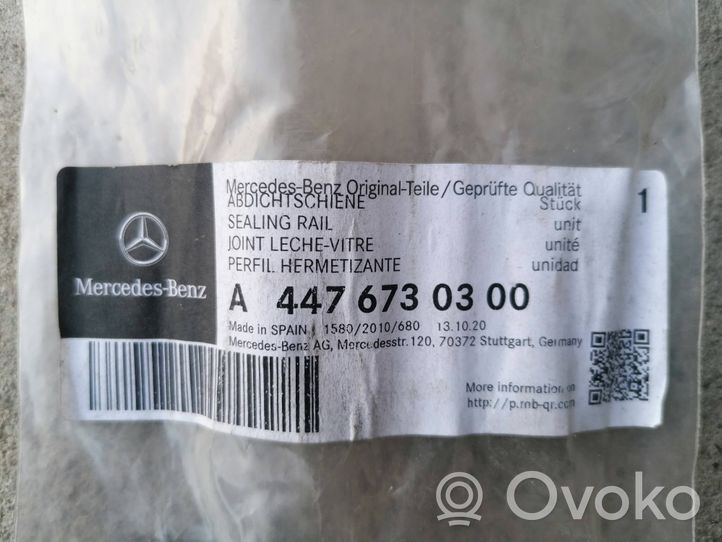 Mercedes-Benz Vito Viano W447 Guarnizione in gomma finestrino/vetro portiera posteriore A4476730300