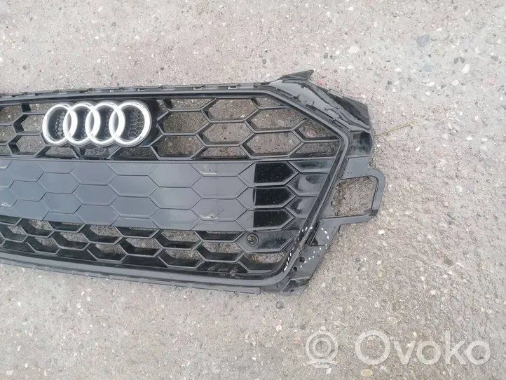 Audi A4 S4 B9 8W Grotelės viršutinės 8W0853651EB